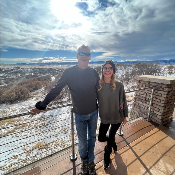 WELCOME TO MY CLOSET!☀️ - Picture 6 of 9